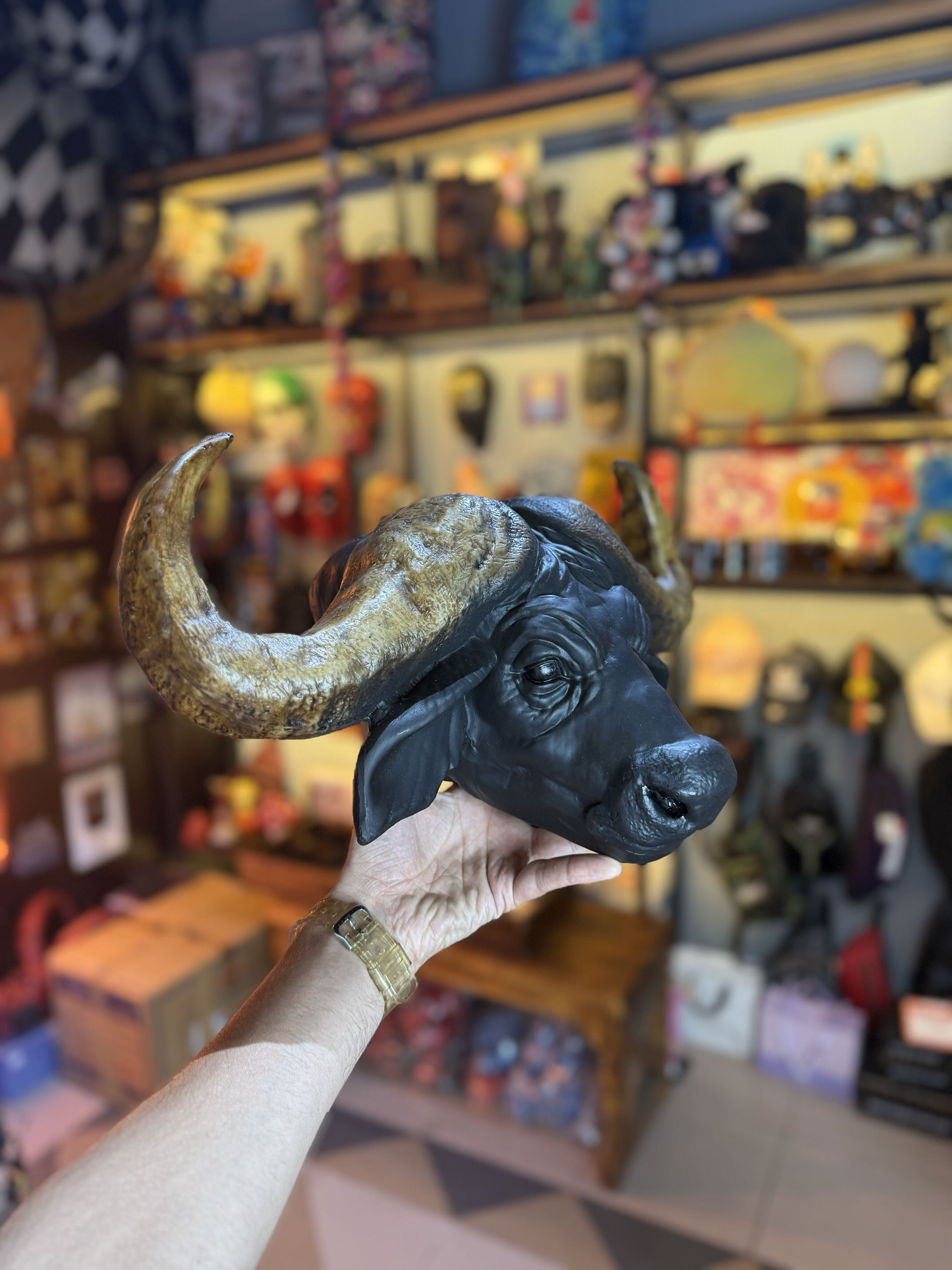 دیوارکوب سر گاومیش مشکی با شاخ – دکور دیواری مدرن و خاص