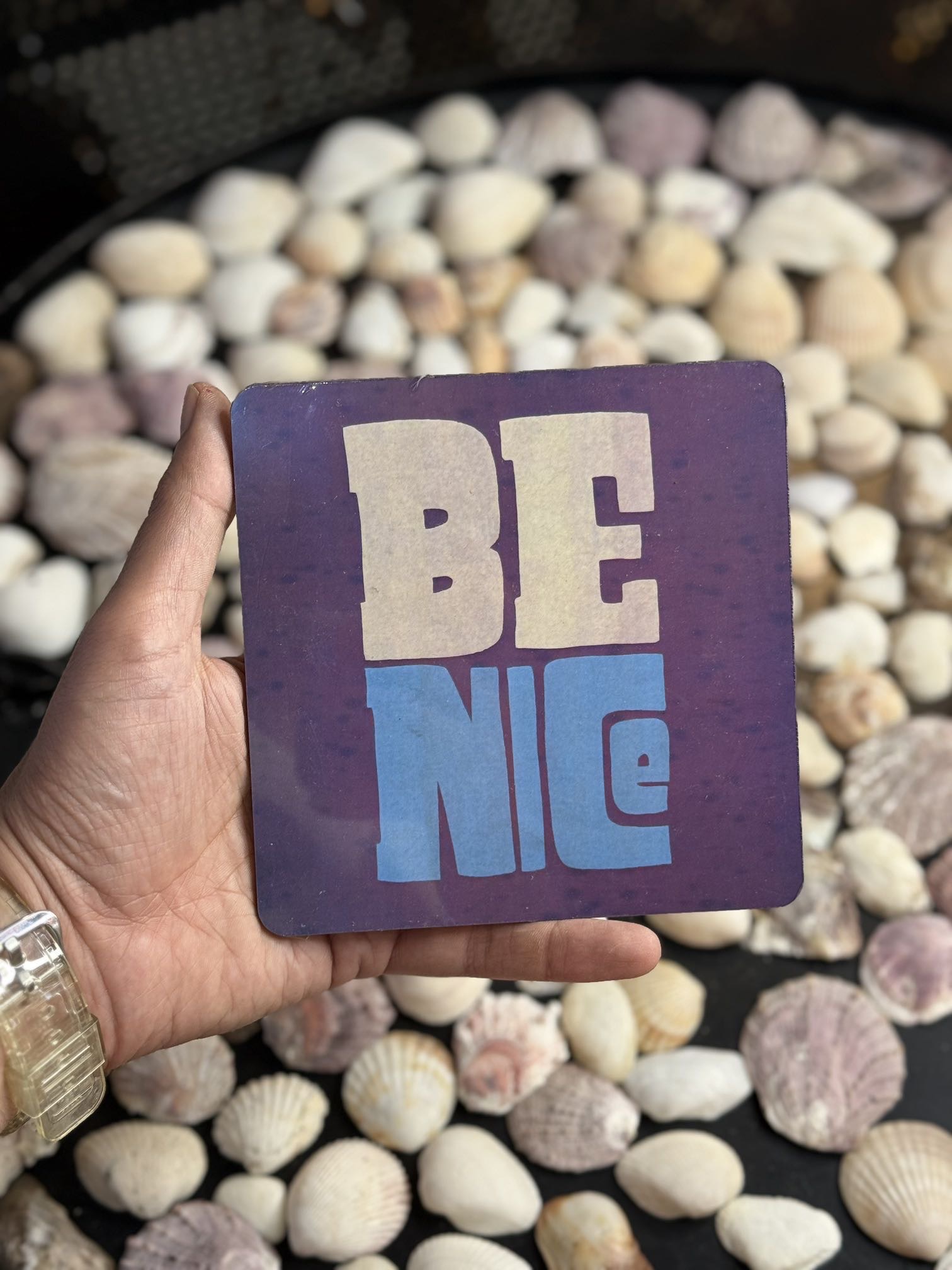 تابلو طرح **Be Nice**